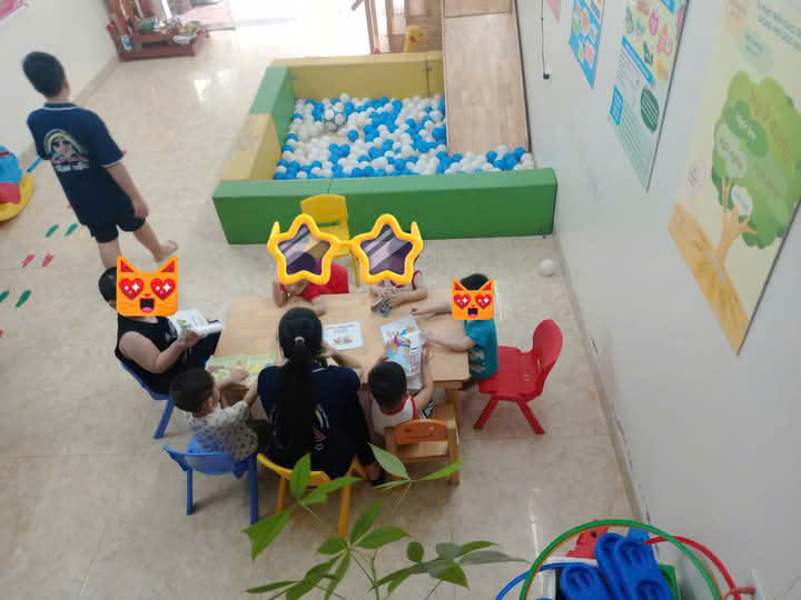 Giáo dục kỹ năng theo nhóm cho trẻ